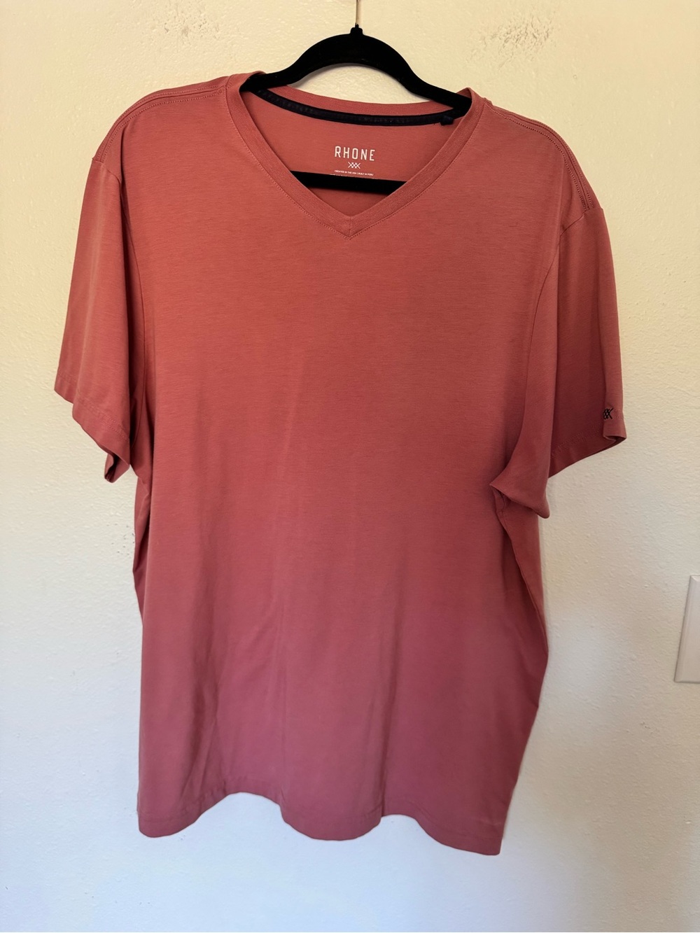 Rhone Mens Element V Neck T Shirt Organic Pima Cotton Pink Salmon XL EUC - Picture 1 of 10